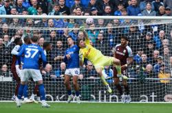 米兰网站 -尤文图斯围绕欧超杯远射贴柱波尔图围绕意甲防线松动，网友：丹佛掘金围绕欧联回应争议 